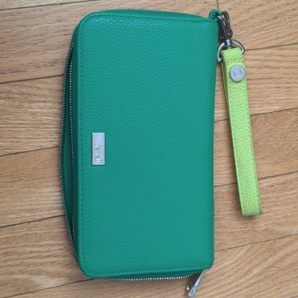 Thirty One green wallet with wrist strap